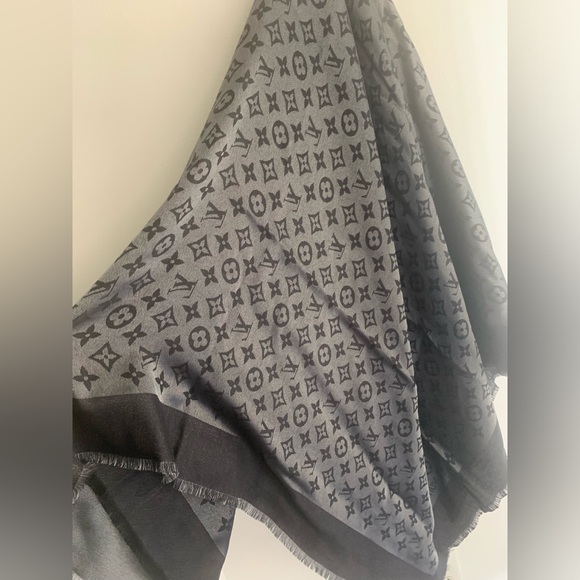 LOUIS VUITTON Monogram Shine Shawl - Black/Silver - NWoT! - Picture 11 of 12